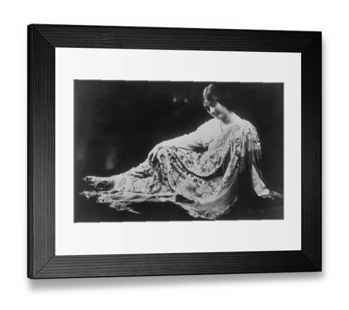 Framed Print : Dancer Isadora Duncan Framed Print : Dancer Isadora Duncan
