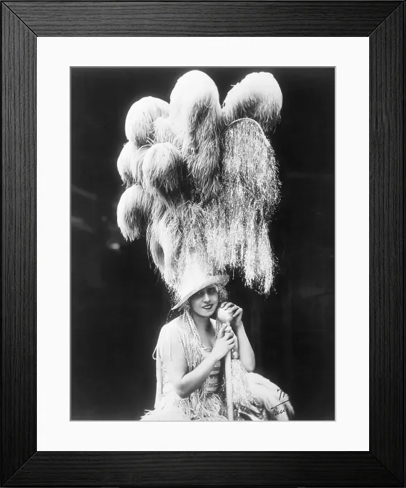 Framed Print : Mistinguett, Paris Entertainer Framed Print : Mistinguett, Paris Entertainer