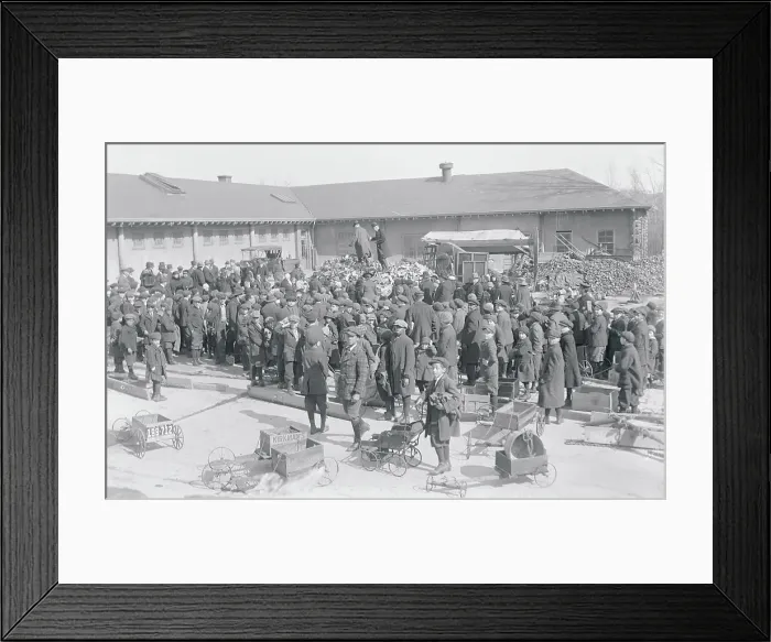 Framed Print : Poor New Yorkers Waiting for Wood Framed Print : Poor New Yorkers Waiting for Wood