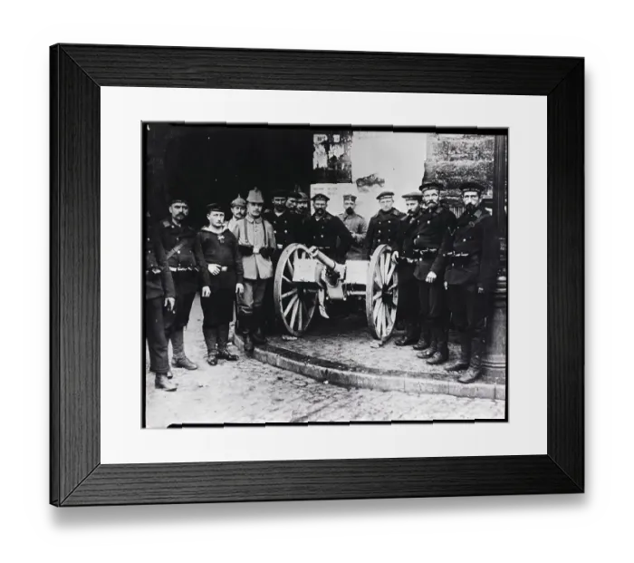 Framed Print : Soldiers And Marines Join Up In Hamburg