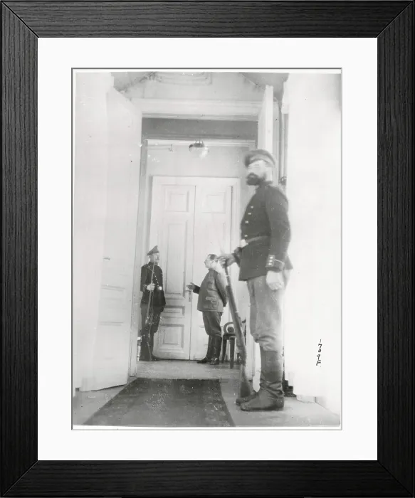 Framed Print : Russian Soldiers on Guard at Duma Framed Print : Russian Soldiers on Guard at Duma