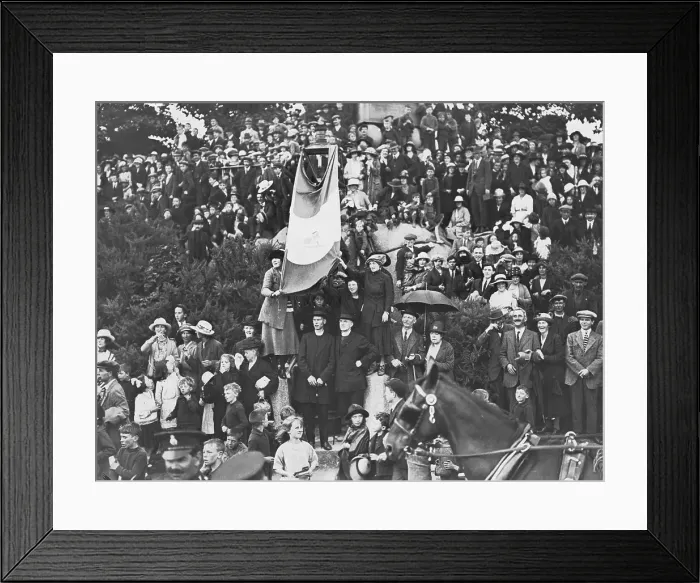 Framed Print : Sinn Feiners Greeting Peace Delegates Framed Print : Sinn Feiners Greeting Peace Delegates