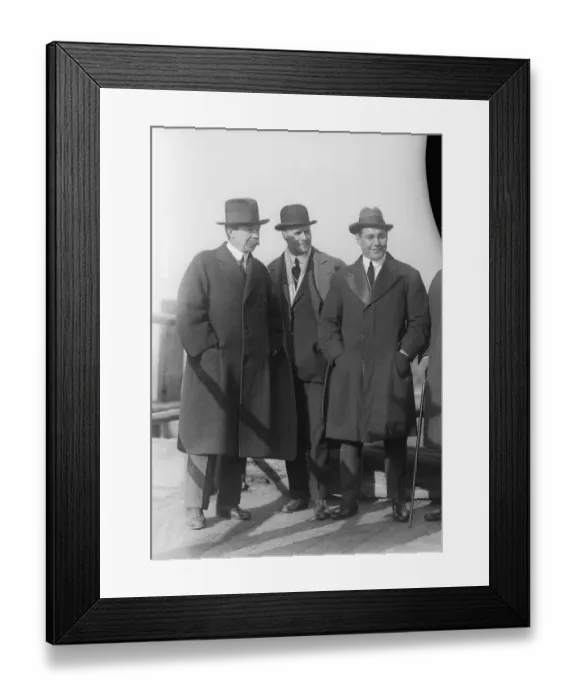 Framed Print : Champion boxer Les Darcy arriving in New York Framed Print : Champion boxer Les Darcy arriving in New York