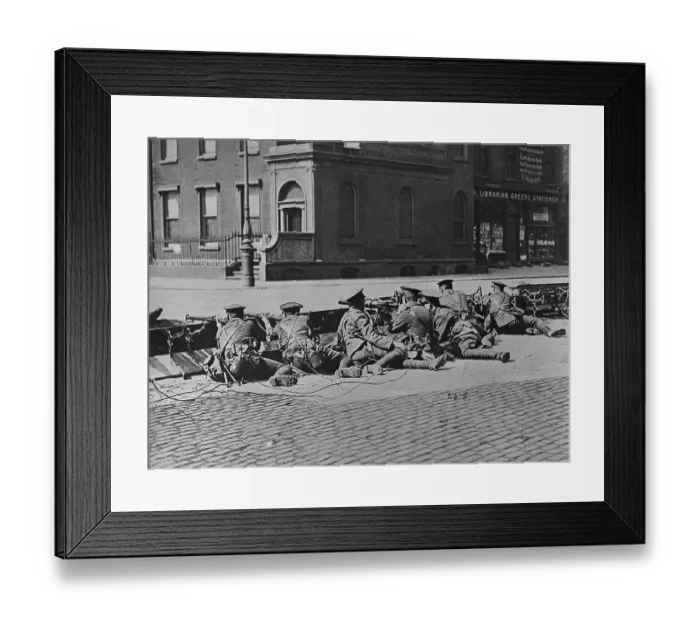 Framed Print : British Troops Seal-Off Dublin Streets during'Troubles Framed Print : British Troops Seal-Off Dublin Streets during'Troubles