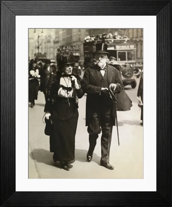 Framed Print : Elderly Couple on Fifth Avenue Framed Print : Elderly Couple on Fifth Avenue