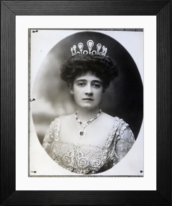 Framed Print : Head And Shoulders Of Mrs. Leeds Framed Print : Head And Shoulders Of Mrs. Leeds