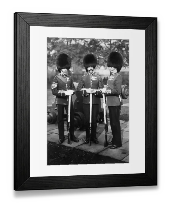 Framed Print : Guards with Rifles in London Framed Print : Guards with Rifles in London