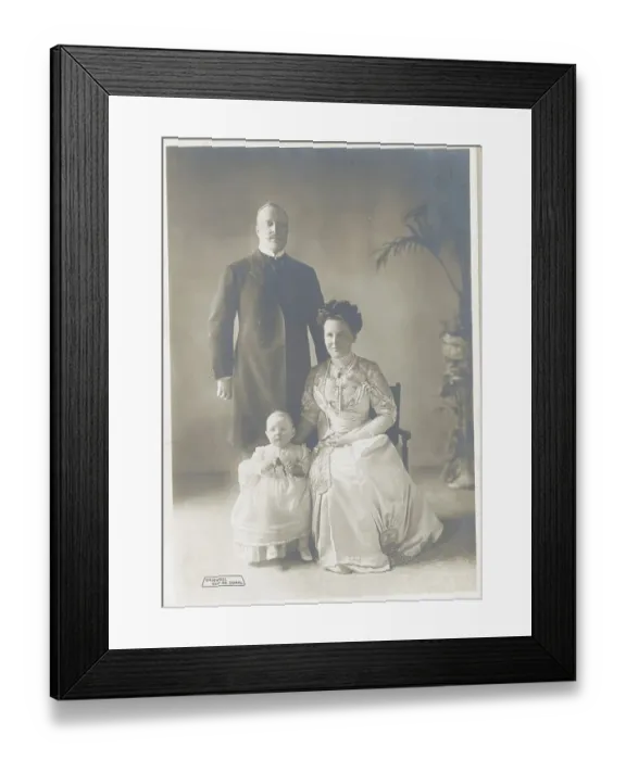 Framed Print : Royal Portrait of Queen Wilhelmina and Her Immediate Family Framed Print : Royal Portrait of Queen Wilhelmina and Her Immediate Family