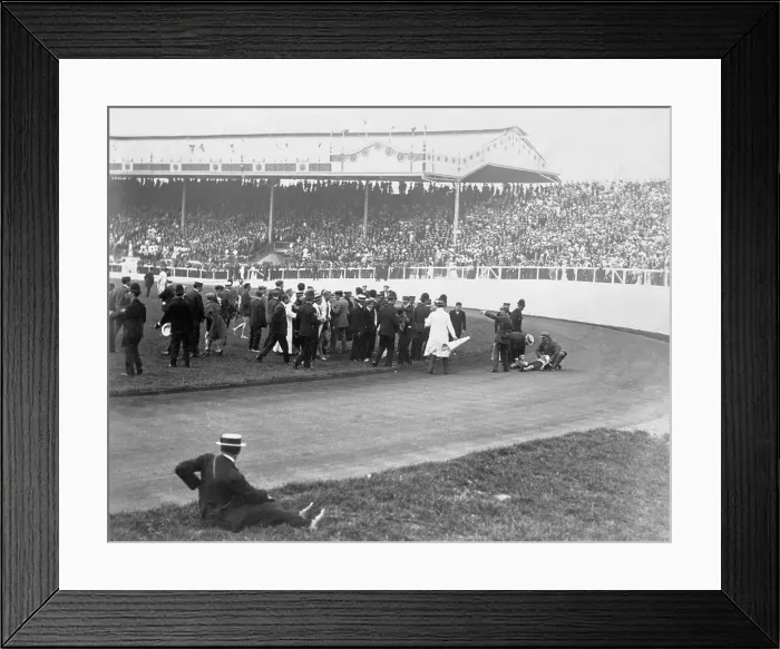 Framed Print : Dorando Pietri Collapsing Framed Print : Dorando Pietri Collapsing