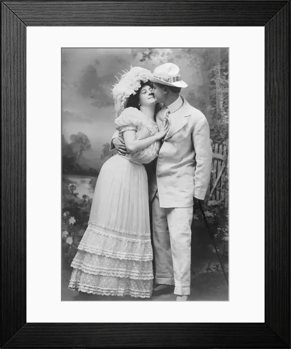 Framed Print : Full Length Couple Kissing Framed Print : Full Length Couple Kissing