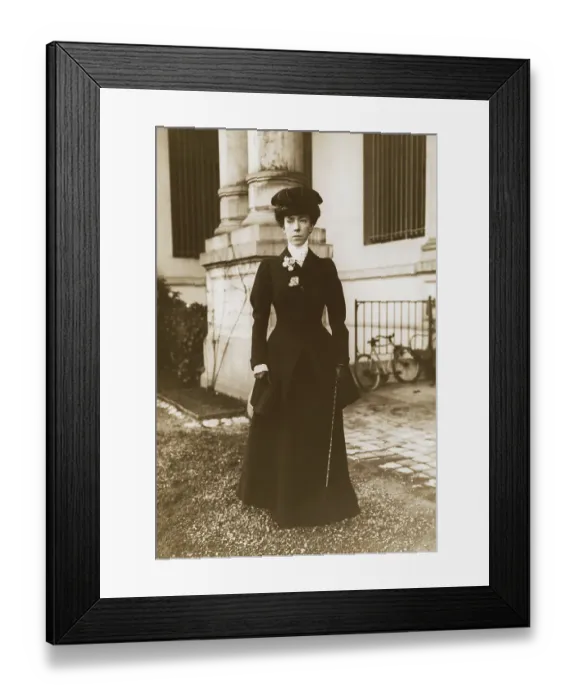 Framed Print : Portrait of Queen Elisabeth of Belgium Framed Print : Portrait of Queen Elisabeth of Belgium