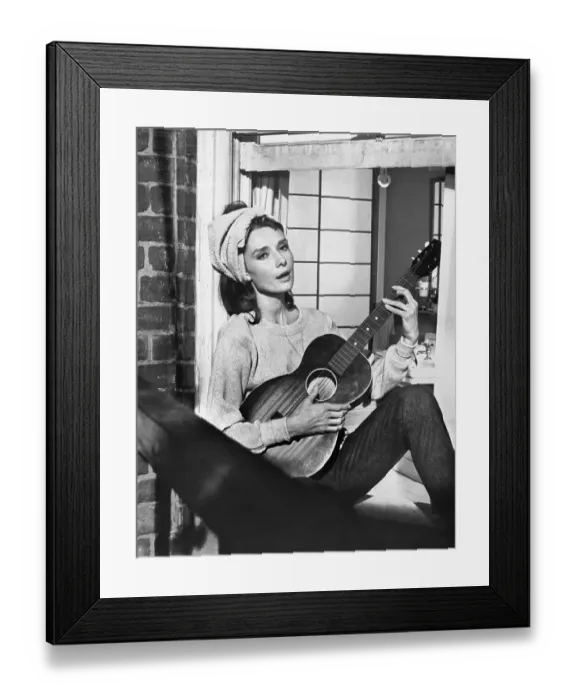Framed Print : Audrey Hepburn in Breakfast at Tiffany's Framed Print : Audrey Hepburn in Breakfast at Tiffany's