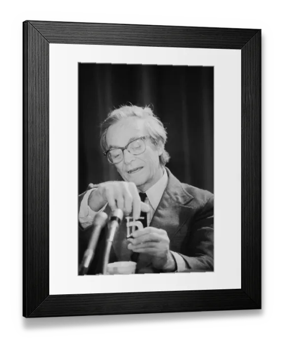 Framed Print : Richard Feynman on Rogers Commission Framed Print : Richard Feynman on Rogers Commission
