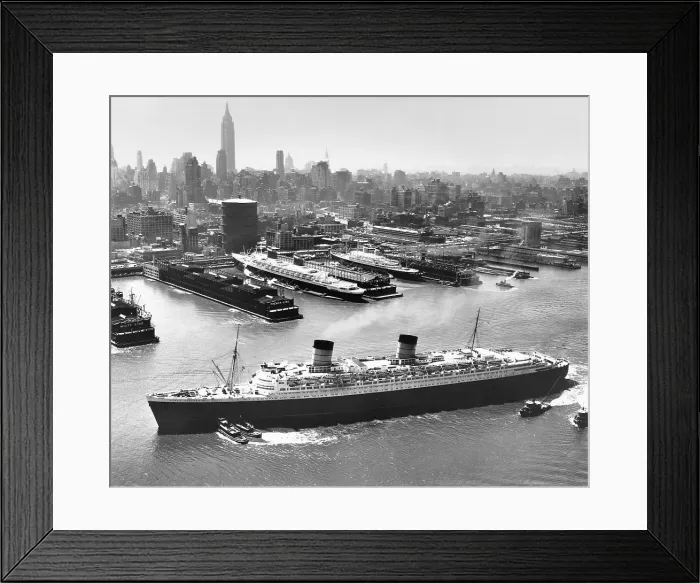 Framed Print : Queen Elizabeth Arriving in New York Harbor Framed Print : Queen Elizabeth Arriving in New York Harbor