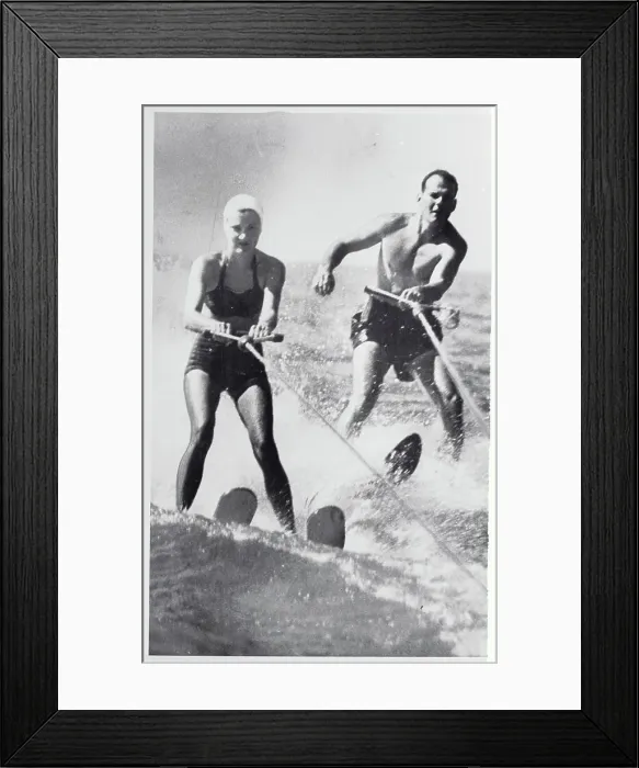 Framed Print : Sam and Marilyn Skiing Framed Print : Sam and Marilyn Skiing