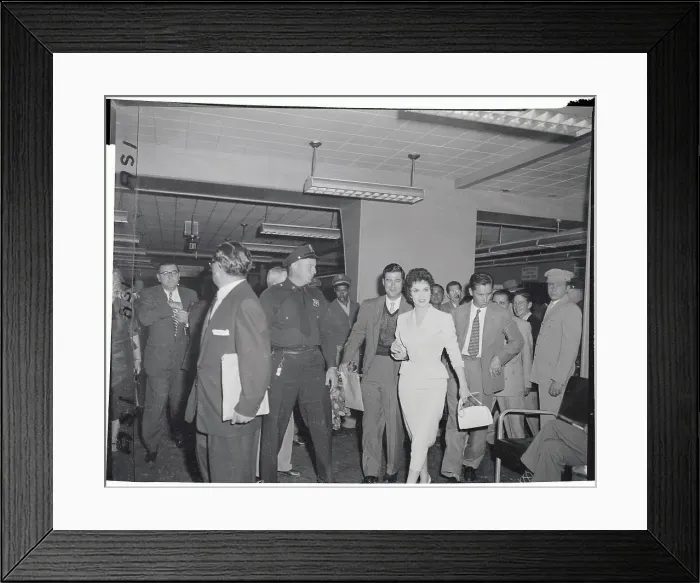 Framed Print : Portrait of Gina Lollobrigida Framed Print : Portrait of Gina Lollobrigida