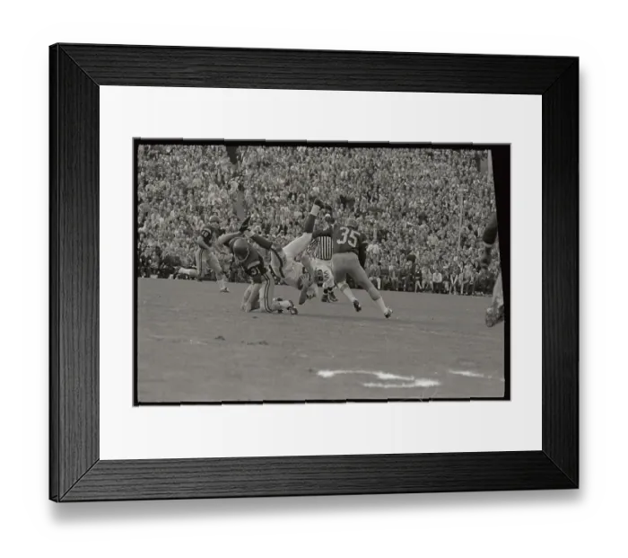 Framed Print : Wisconsin Football Team Action Framed Print : Wisconsin Football Team Action