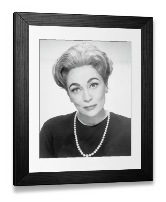 Framed Print : Portrait of Faye Dunaway Framed Print : Portrait of Faye Dunaway