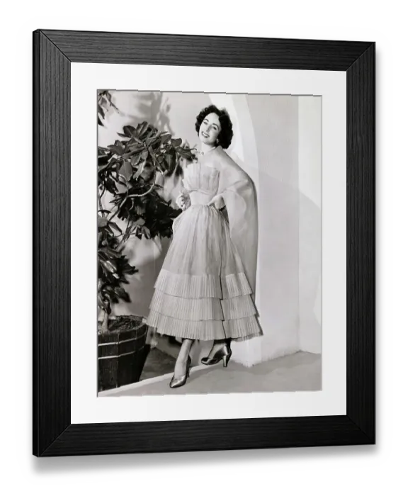 Framed Print : Portrait of Elizabeth Taylor Smiling Framed Print : Portrait of Elizabeth Taylor Smiling