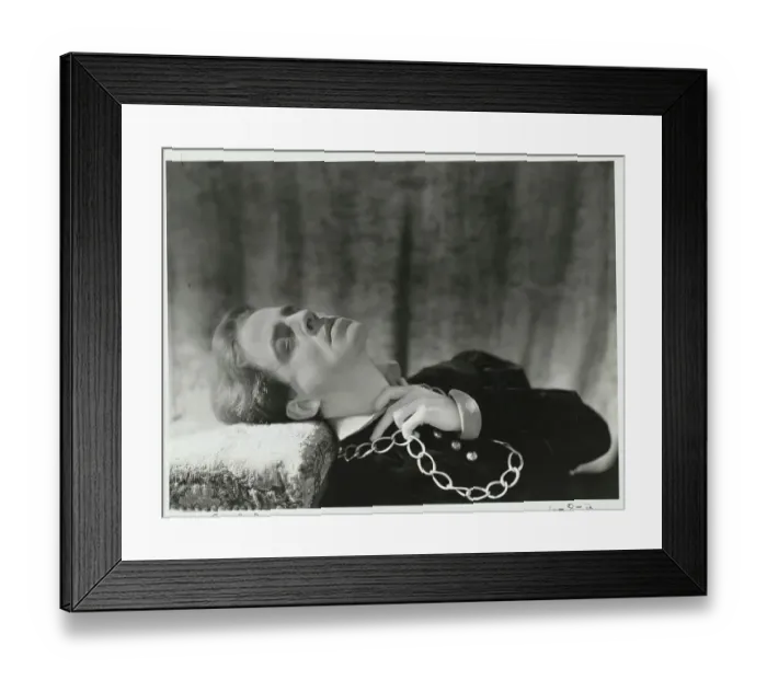 Framed Print : John Gielgud in Hamlet Framed Print : John Gielgud in Hamlet