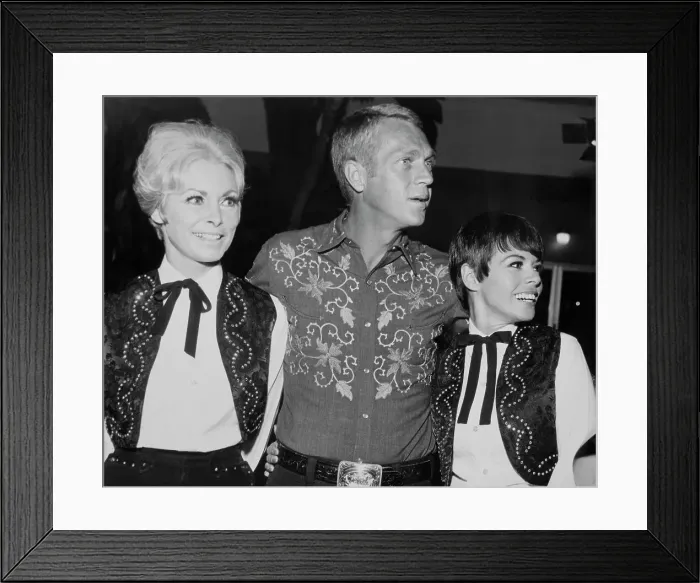 Framed Print : Janet Leigh, Steve McQueen and Neile Adams Framed Print : Janet Leigh, Steve McQueen and Neile Adams