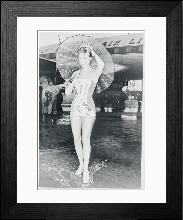 Framed Print : Portrait of Hope Lilley Framed Print : Portrait of Hope Lilley