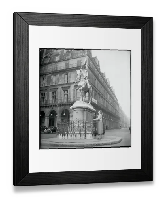 Framed Print : Ingrid Bergman Viewing Statue Framed Print : Ingrid Bergman Viewing Statue