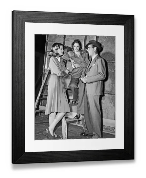 Framed Print : L. Bacall, H. Bogart & M. Vickers On Set