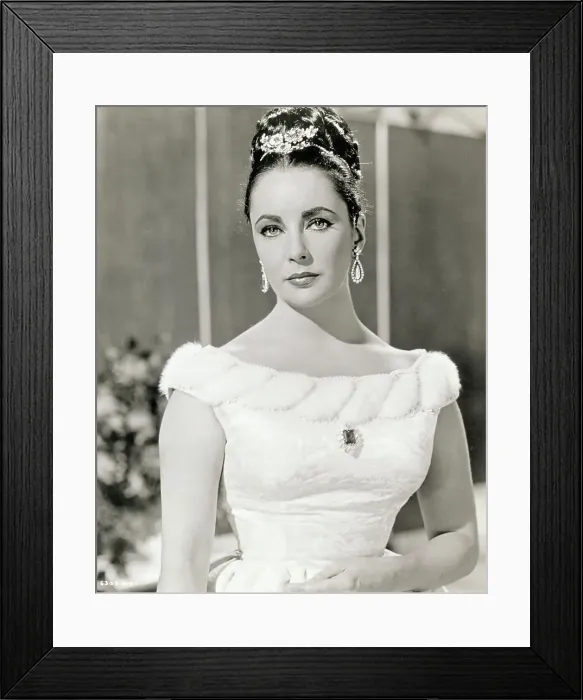 Framed Print : Portrait of Elizabeth Taylor Framed Print : Portrait of Elizabeth Taylor