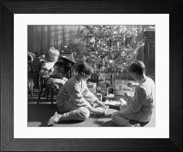 Framed Print : Children with Gifts on Christmas Morning