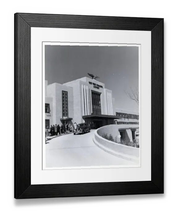 Framed Print : Driveway / Laguardia Field Airport