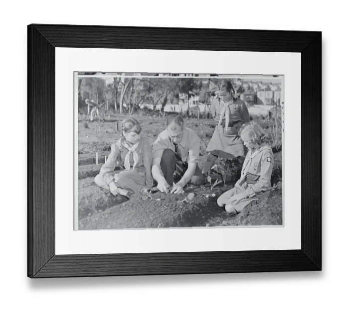 Framed Print : Harry Nelson with Children