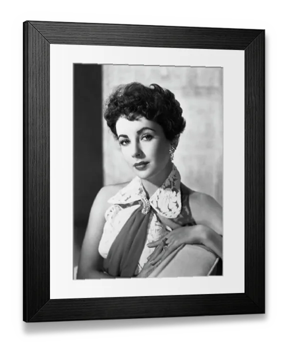 Framed Print : Elizabeth Taylor In Close-Up Framed Print : Elizabeth Taylor In Close-Up