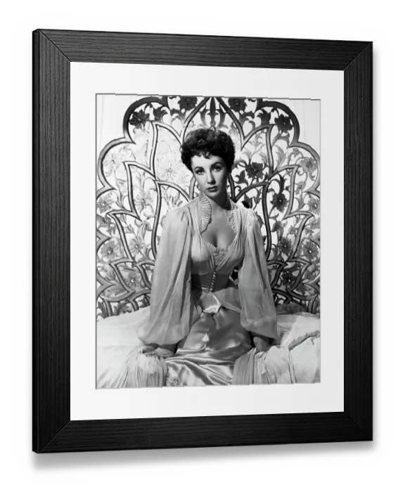 Framed Print : Elizabeth Taylor Seated Framed Print : Elizabeth Taylor Seated