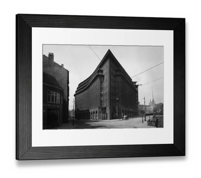 Framed Print : Streamlined Design of Chile House In Hamburg Framed Print : Streamlined Design of Chile House In Hamburg