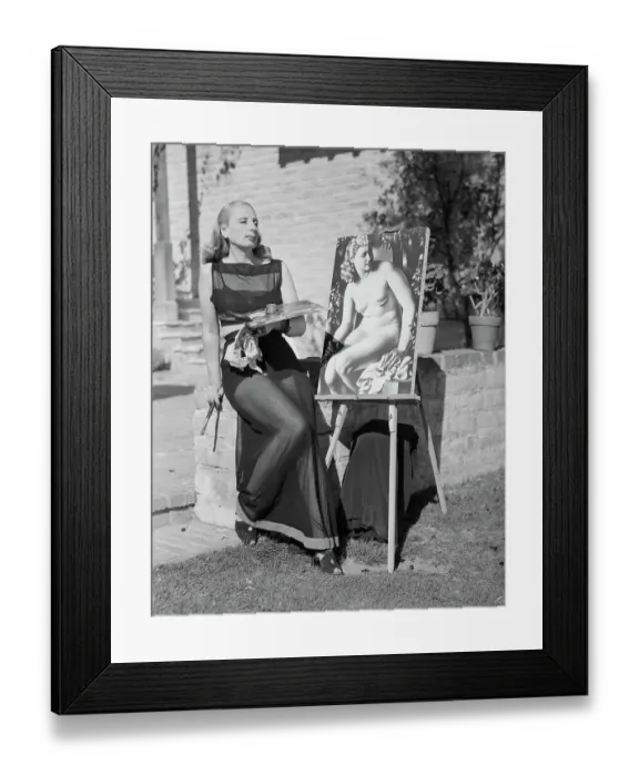 Framed Print : Tamara de Lempicka at Her Easel Framed Print : Tamara de Lempicka at Her Easel