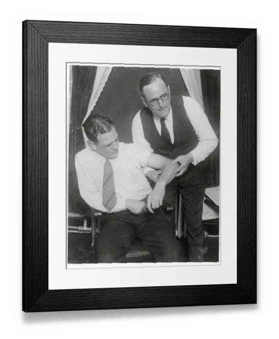 Framed Print : Red Grange Holding Lame Arm Framed Print : Red Grange Holding Lame Arm