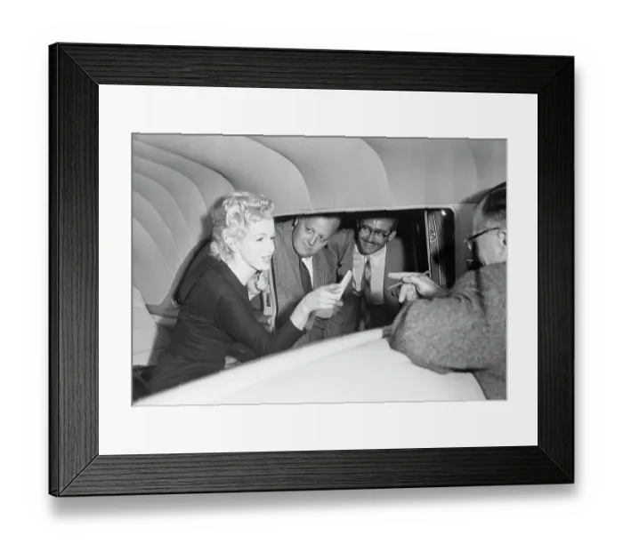 Framed Print : Marilyn Monroe Talking with Reporters from Inside Limousine Framed Print : Marilyn Monroe Talking with Reporters from Inside Limousine