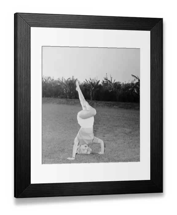Framed Print : Marilyn Monroe Toning her Leg Muscles Framed Print : Marilyn Monroe Toning her Leg Muscles
