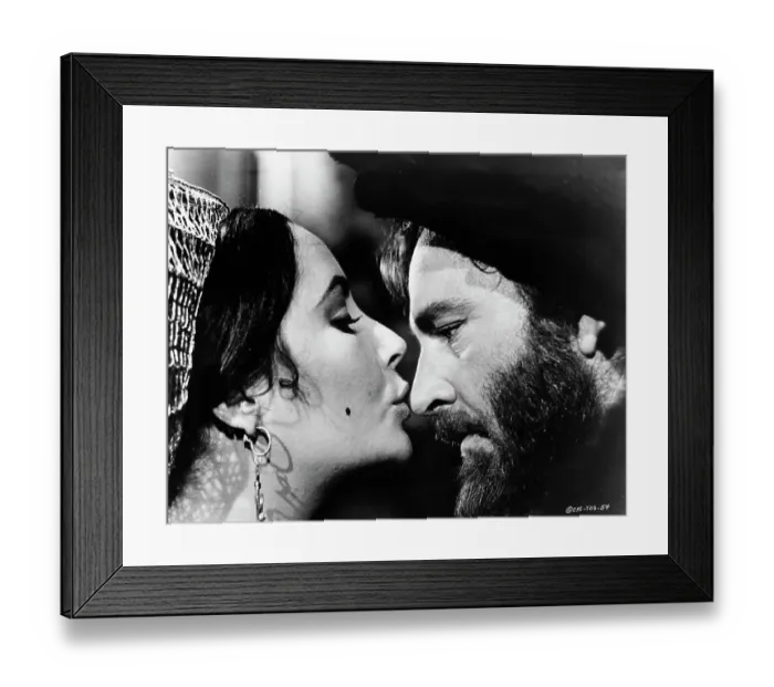 Framed Print : Liz Taylor Kisses Richard Burton / Movie Framed Print : Liz Taylor Kisses Richard Burton / Movie