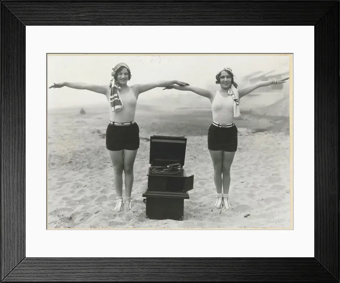 Framed Print : Joan Crawford with Dorothy Sebastian Framed Print : Joan Crawford with Dorothy Sebastian