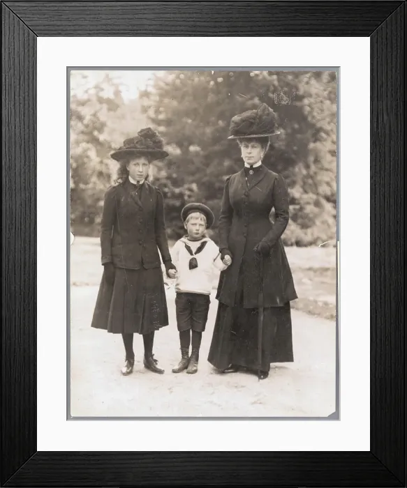 Framed Print : Queen Mary with Children Framed Print : Queen Mary with Children