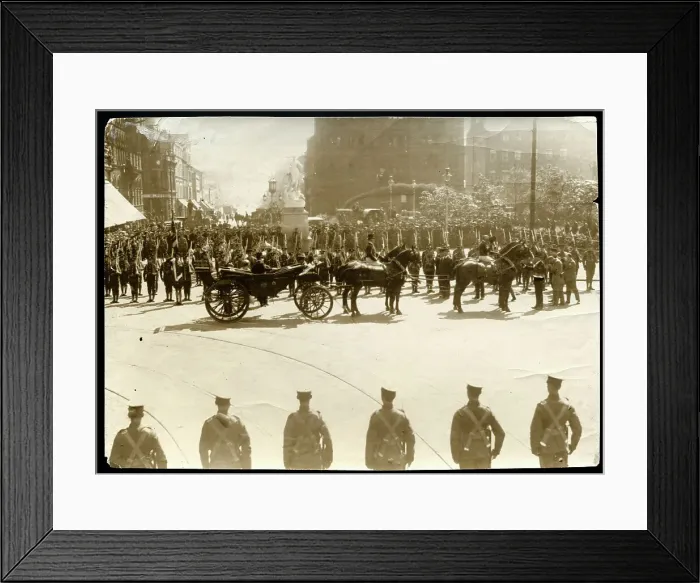 Framed Print : Lord Fitzalan Arrives In Carriage Framed Print : Lord Fitzalan Arrives In Carriage