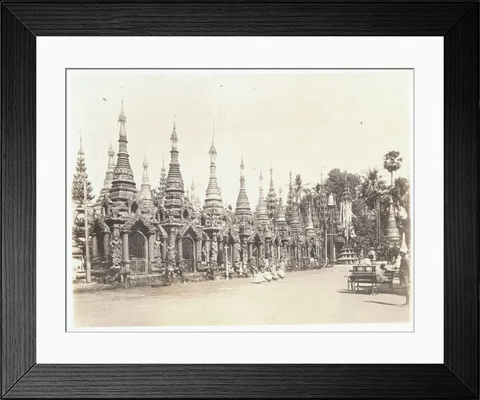 Framed Print : Residents Admiring the Shwe Dagon Pagoda Framed Print : Residents Admiring the Shwe Dagon Pagoda