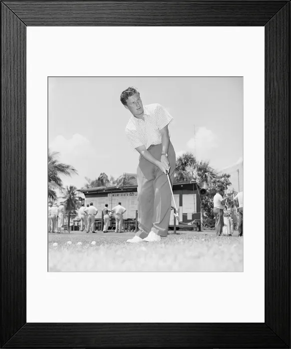 Framed Print : Peter Thomson Putting