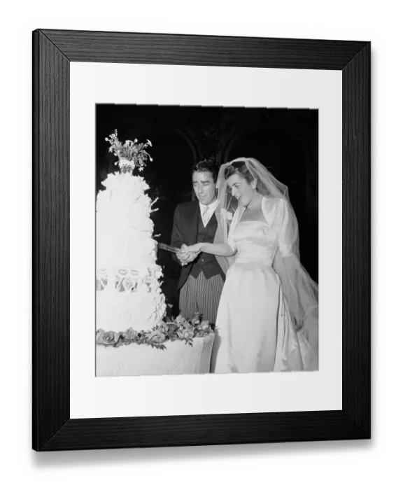 Framed Print : Wedding couple at reception Framed Print : Wedding couple at reception