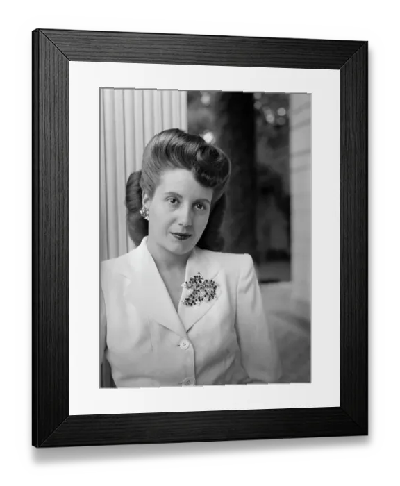 Framed Print : Portrait of Maria Eva Peron Framed Print : Portrait of Maria Eva Peron
