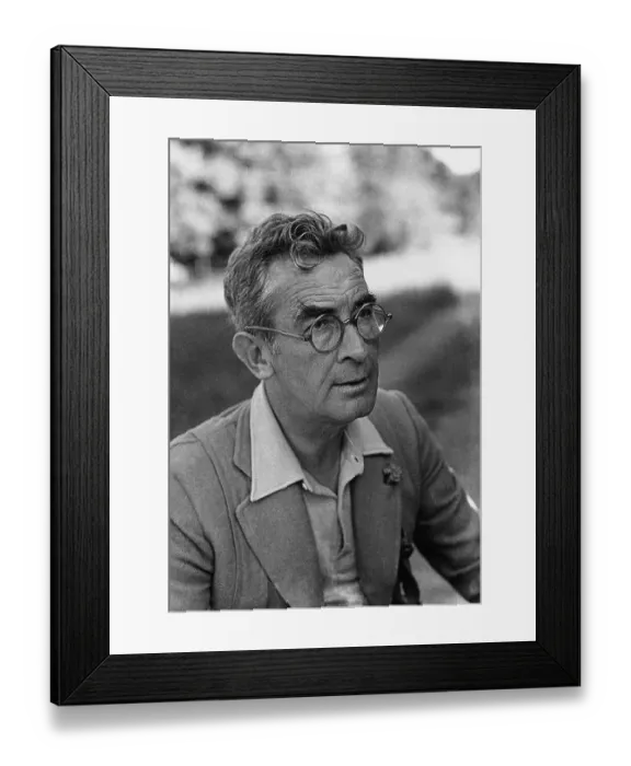 Framed Print : James Montgomery Flagg Wearing Glasses Framed Print : James Montgomery Flagg Wearing Glasses