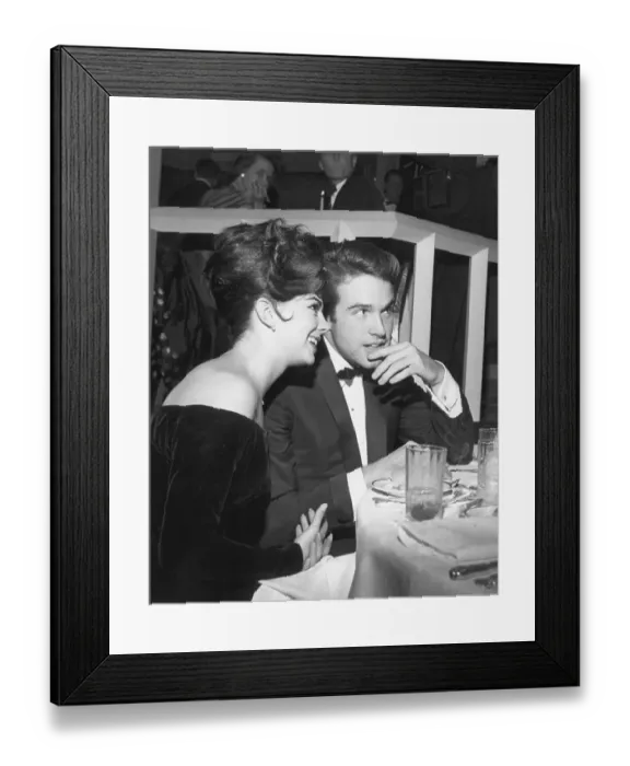 Framed Print : Natalie Wood Eats W / Warren Beatty Framed Print : Natalie Wood Eats W / Warren Beatty