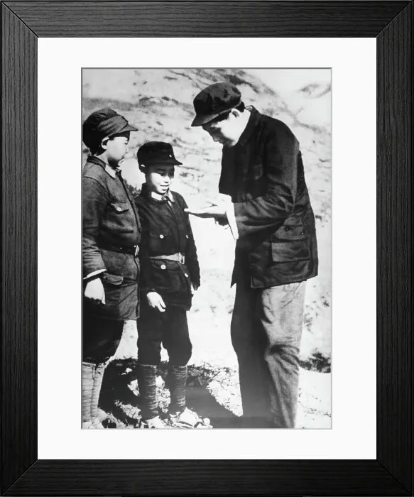 Framed Print : Mao Tse-Tung Talking To Children